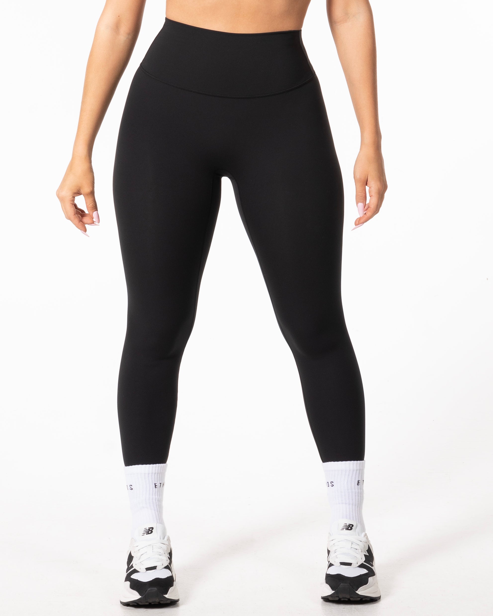 The Basic Legging - Black - Spring House - Right Leg Vertical - White