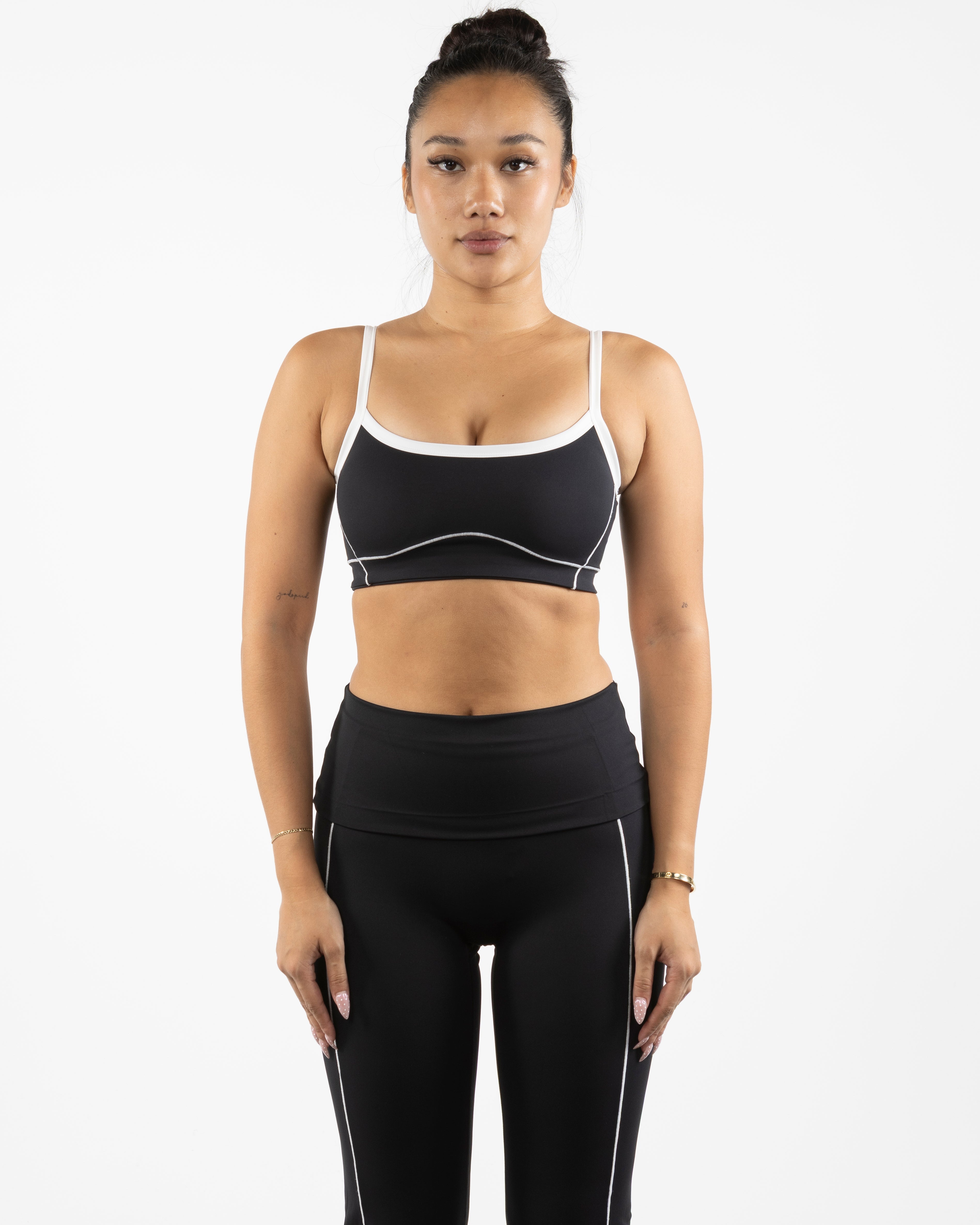 Uprise Piped Scoop Sports Bra - Black