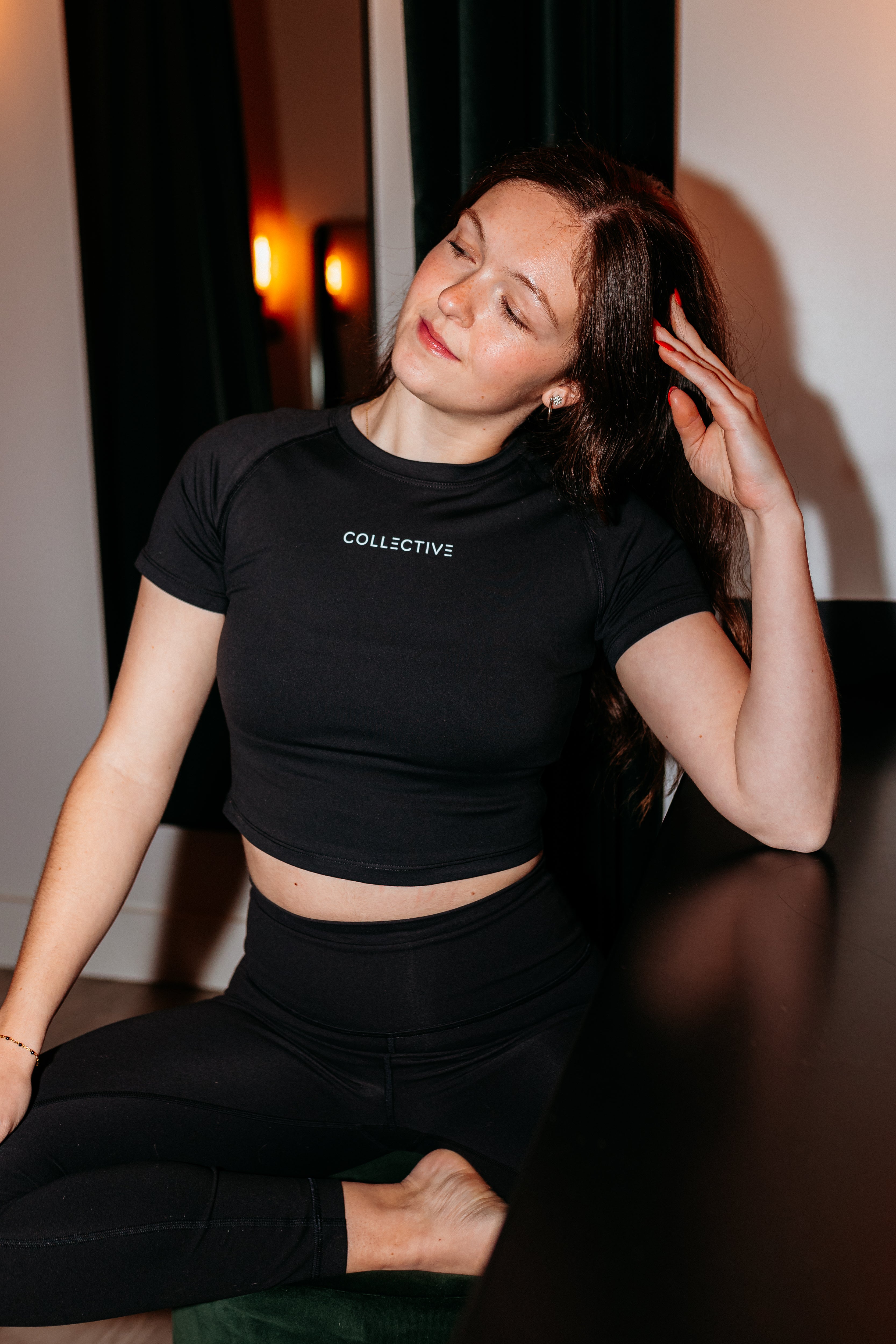 Collective Studios - The Short Sleeve Crop - Black